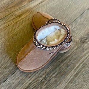 Ugg K-Tasman II Embroidered- worn once